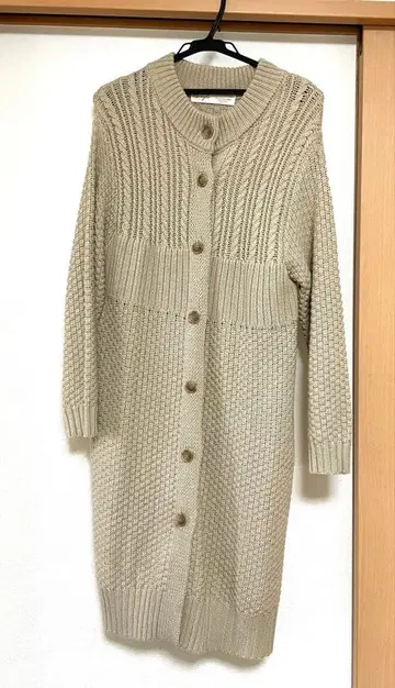 베이지 버튼 롱 가디건