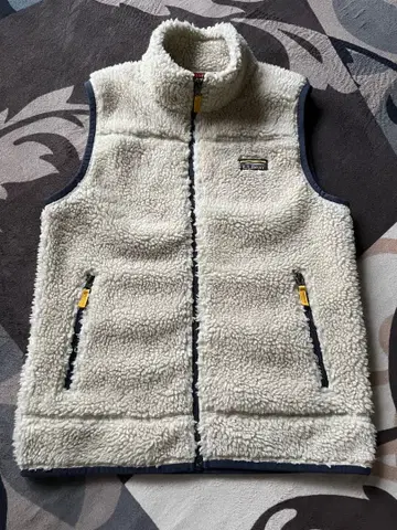 플리스 베스트 크림색