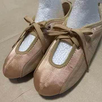 un/neu 러버 솔 레이스업 발레 슈즈 23cm 베이지
