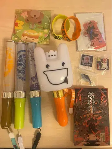 메이짱 굿즈 (응원봉, 러버 밴드, 아크릴 스탠드 등)