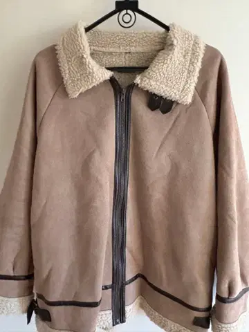 무스탕풍 보아 카라 부착 자켓