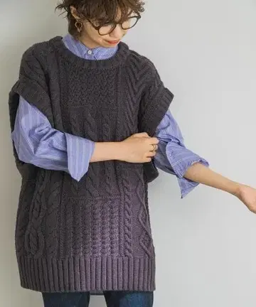 극미품 정가 1.2만 어반 리서치 케이블 블록 니트 베스트