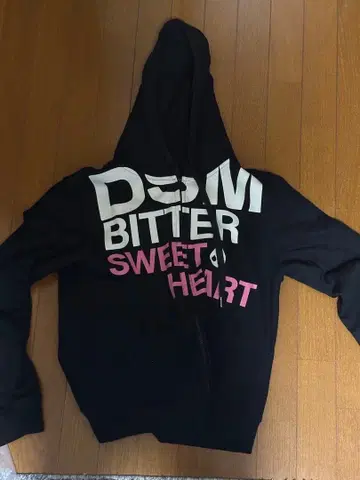 BITTER SWEET HEART 후드 부착 지퍼 후드티