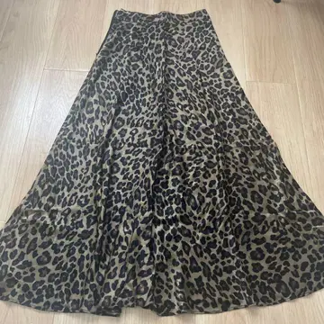 ZARA 레오파드 새틴 롱 플레어 스커트
