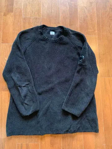 C.P. 컴퍼니 블랙 래글런 슬리브 니트 스웨터 52