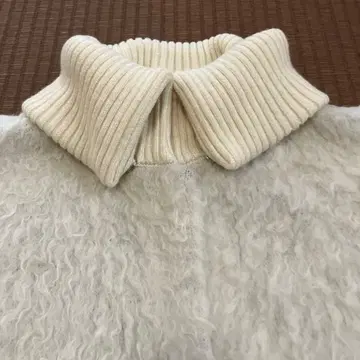 아이보리 볼륨 하이넥 니트 가디건