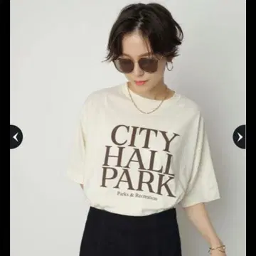 CITY HALL PARK 티셔츠 크림색