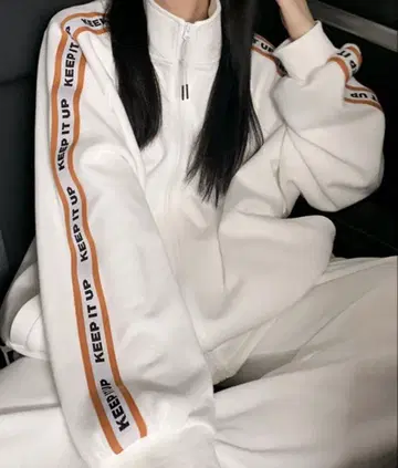 화이트 저리 상하의