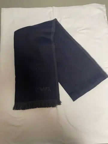 EMPORIO ARMANI 다크 블루 머플러