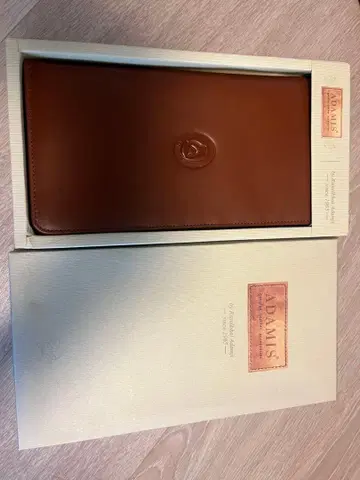 ADAMIS 브라운 가죽 장지갑