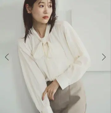 [ 미사용품 ] 로페피크닉 리본 포함 긴팔 블라우스 아이보리색