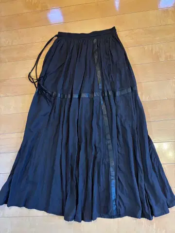 새상품 케리 블랙 플레어 스커트