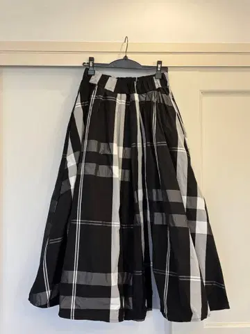 플레어 스커트 블랙 화이트 그레이 체크 무늬
