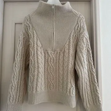 [ 미사용 새상품 ] 언그리드 베이지 케이블 니트 하이넥 긴팔