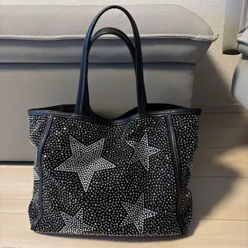 스터드 장식 블랙 토트백