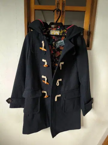 이너가 멋스러운 더플 코트 학생들에게도