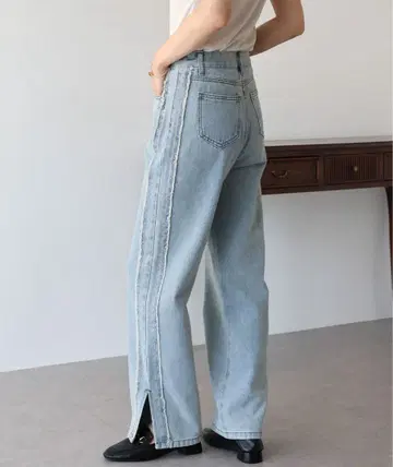 라이트 블루 사이드 슬릿 데님 팬츠