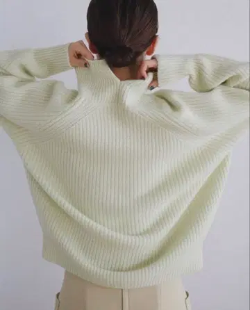 AQUA 하이넥 풀오버 화이트