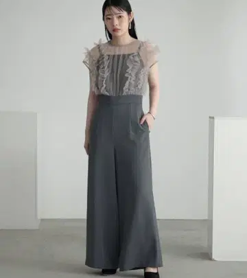 프릴 달린 그레이 살로펫