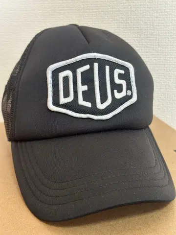 DEUS EX MACHINA 메쉬 캡 데우스