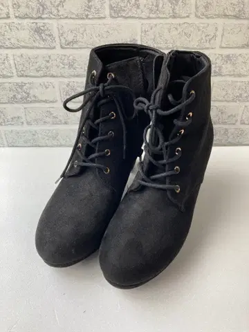 블랙 스웨이드 레이스업 부츠