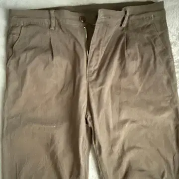 올리브 그린 슬랙스