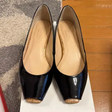 carino 블랙 에나멜 오픈토 하이힐