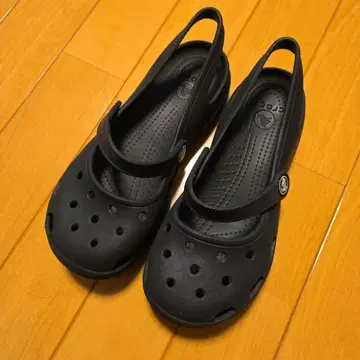 Crocs 블랙 샌들