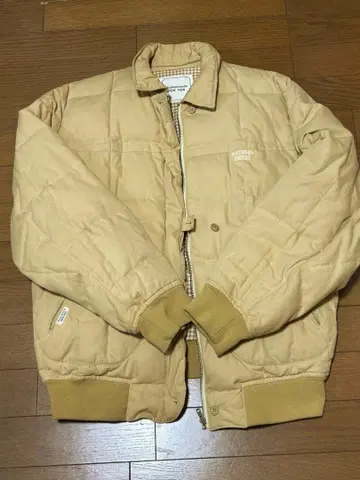 베이지 퀼팅 다운 자켓