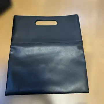 블랙 가죽 클러치백