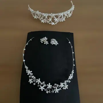 미사용 새상품급 DIOSAS 목걸이 귀찌 티아라 3종 세트 비즈