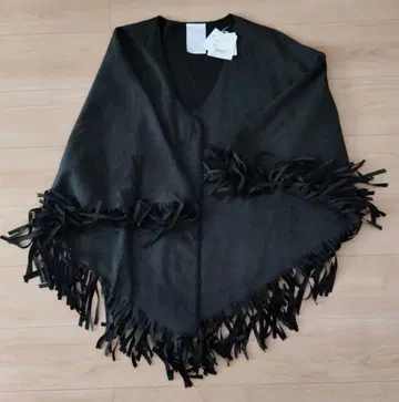 SENSE OF PLACE 프린지 판초 그린