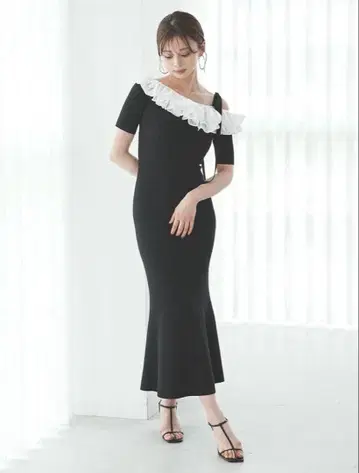 [새상품급] 스나이델 아지메 플리츠 카라 니트 원피스