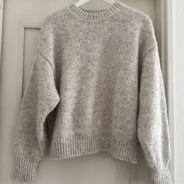 Ungrid 베이지 계열 긴팔 니트 스웨터