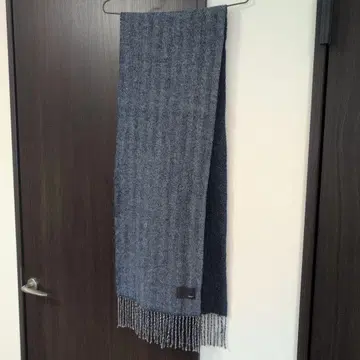 MORLES 네이비 헤링본 머플러