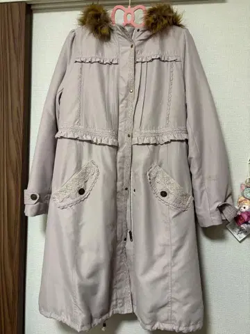 axes 프릴 달린 모즈 코트