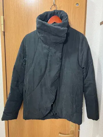 Barak 블랙 다운 자켓