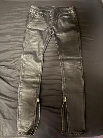 MNML M134 블랙 가죽 팬츠