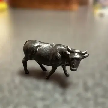 블랙 소 피규어 플라스틱 토미카? 가챠? 코스모스? 글리코?