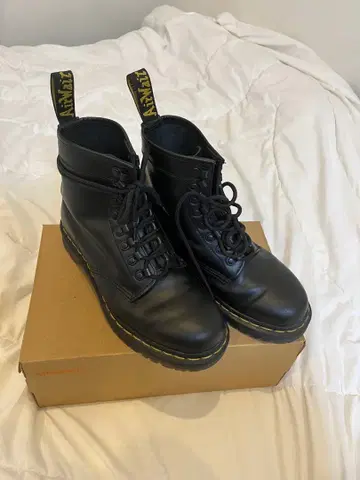 닥터마틴 1460 BEX (8홀 통굽 모델) 24.5cm