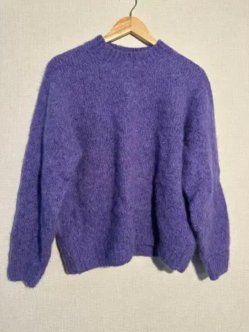 COS 퍼플 크루넥 니트