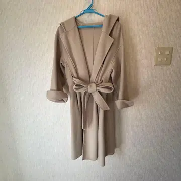 emmi atelier 후드 부착 롱 코트 베이지