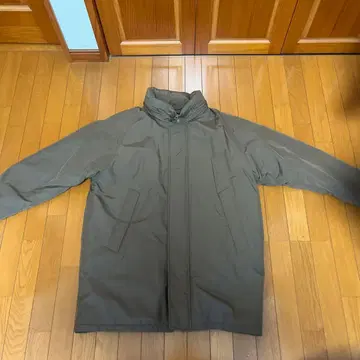 올리브 그린 다운 자켓