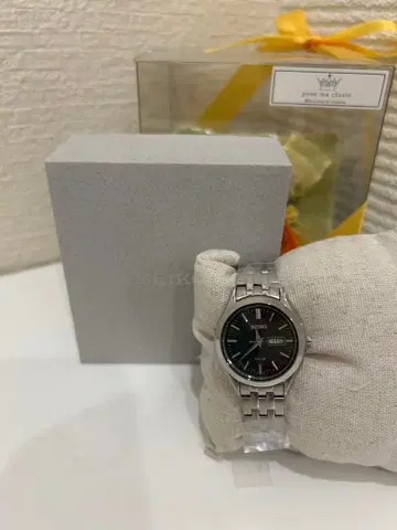 SEIKO 블랙 다이얼 시계