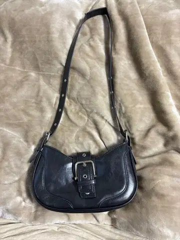 블랙 가죽 숄더백
