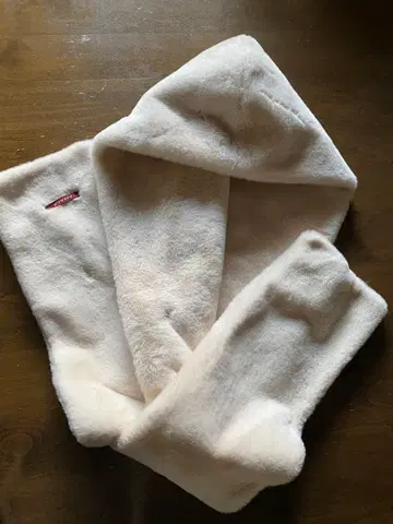 보아 후드 부착 머플러 아이보리 AMACA