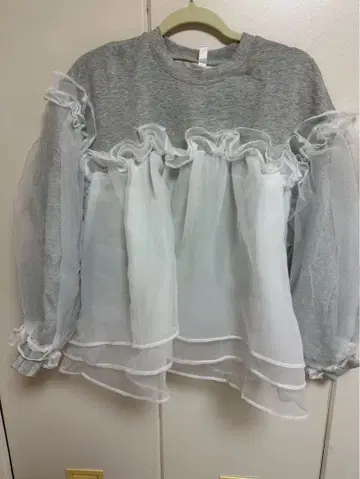 Bibiy ANNA PUFF TOP 프릴 맨투맨 그레이 x 화이트