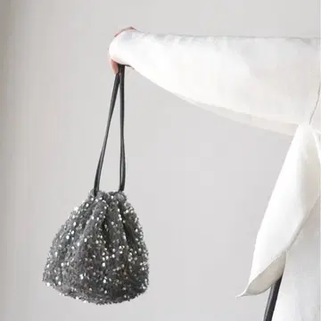 슬로브 이에나 복조리 스팽글 백 실버