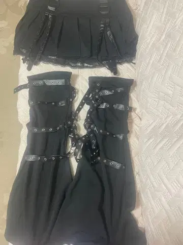 블랙 플리츠 스커트 레이스업 세트