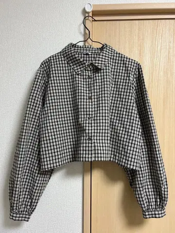 Lutique 체크 무늬 크롭 셔츠